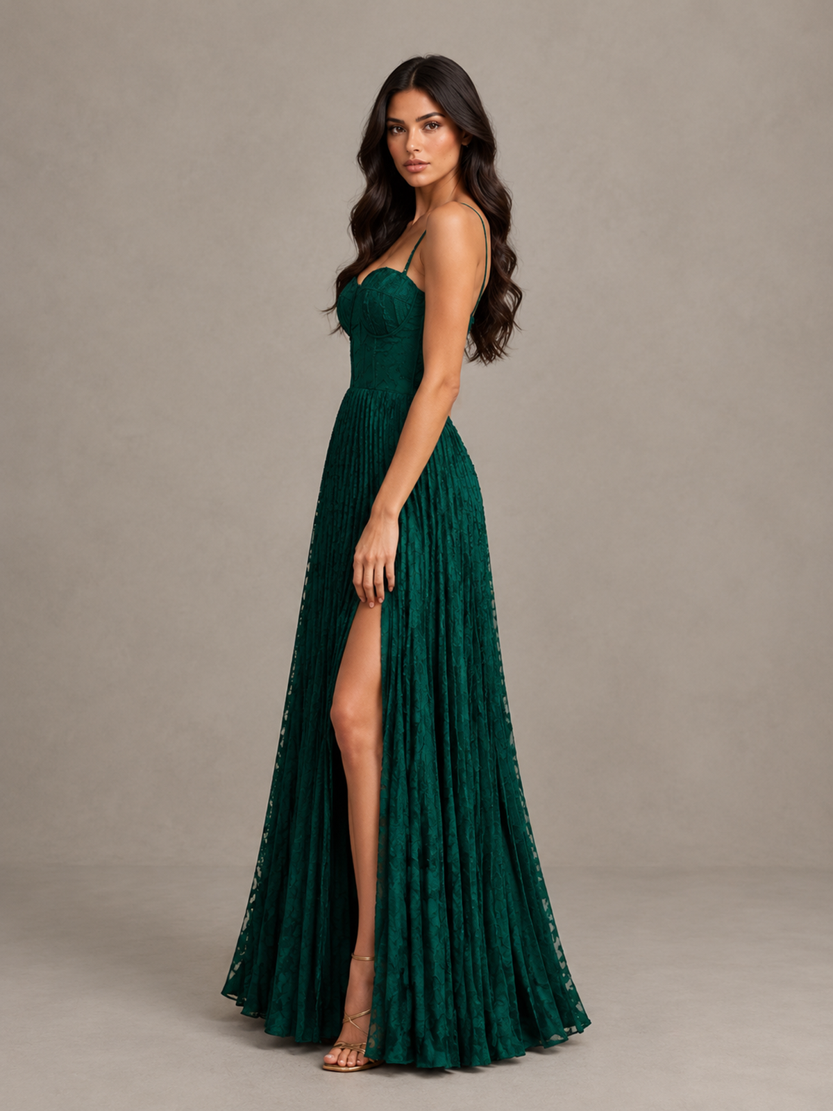 BOLODOO Emerald Green Pleated Bridesmaid Dress with Sweetheart Neckline & Slit 