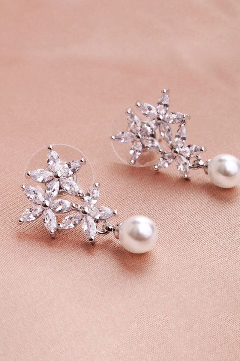 Flower Pearl Rhinestone Earrings - BOLODOO