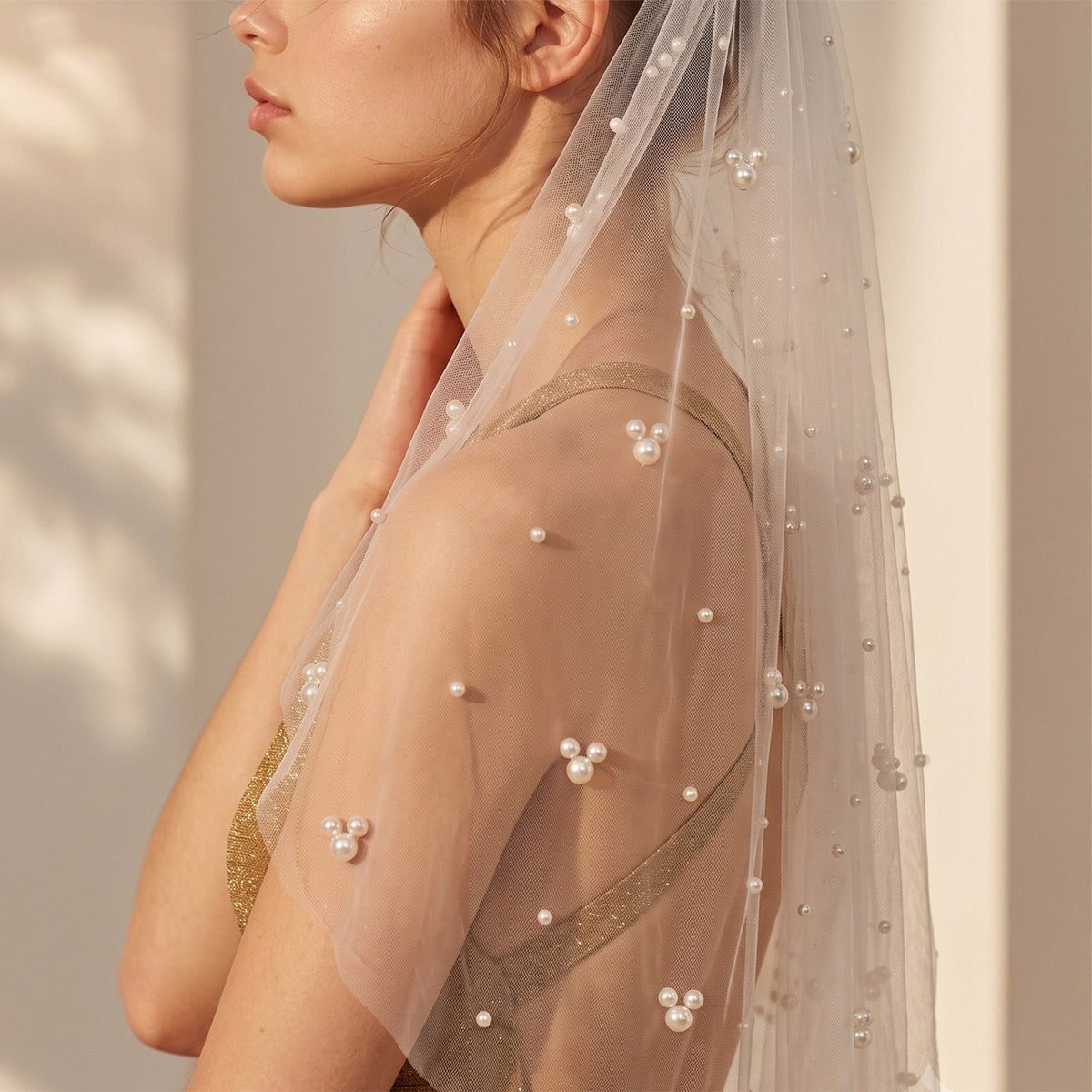 BOLODOO Pearl Embellished Tulle Bridal Veil with Comb 
