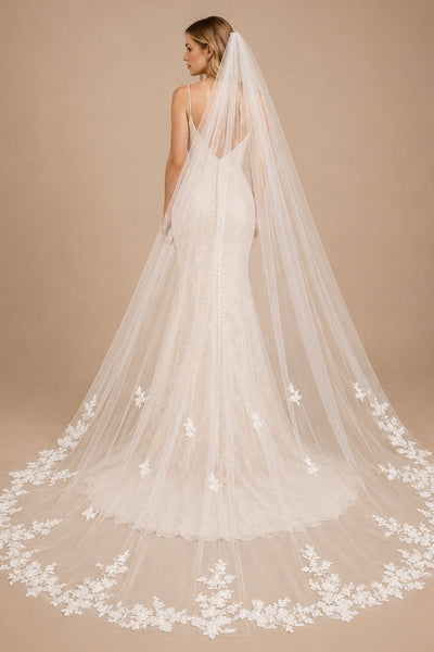 Luxurious 3M Bridal Veil With Comb in Ivory - BOLODOO Wedding Veils