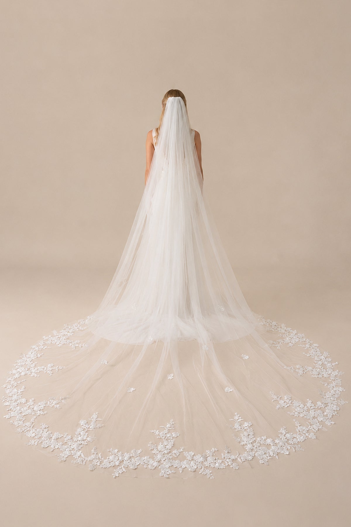 Vintage Floral Lace Bridal Wedding Veil With Comb in White - BOLODOO Wedding Veils