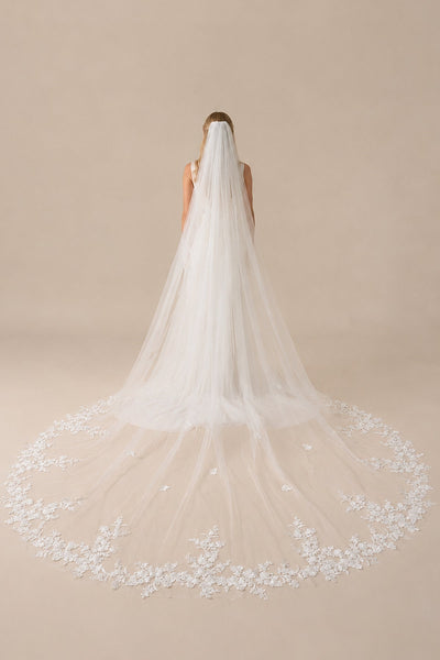 Vintage Floral Lace Bridal Wedding Veil With Comb in White