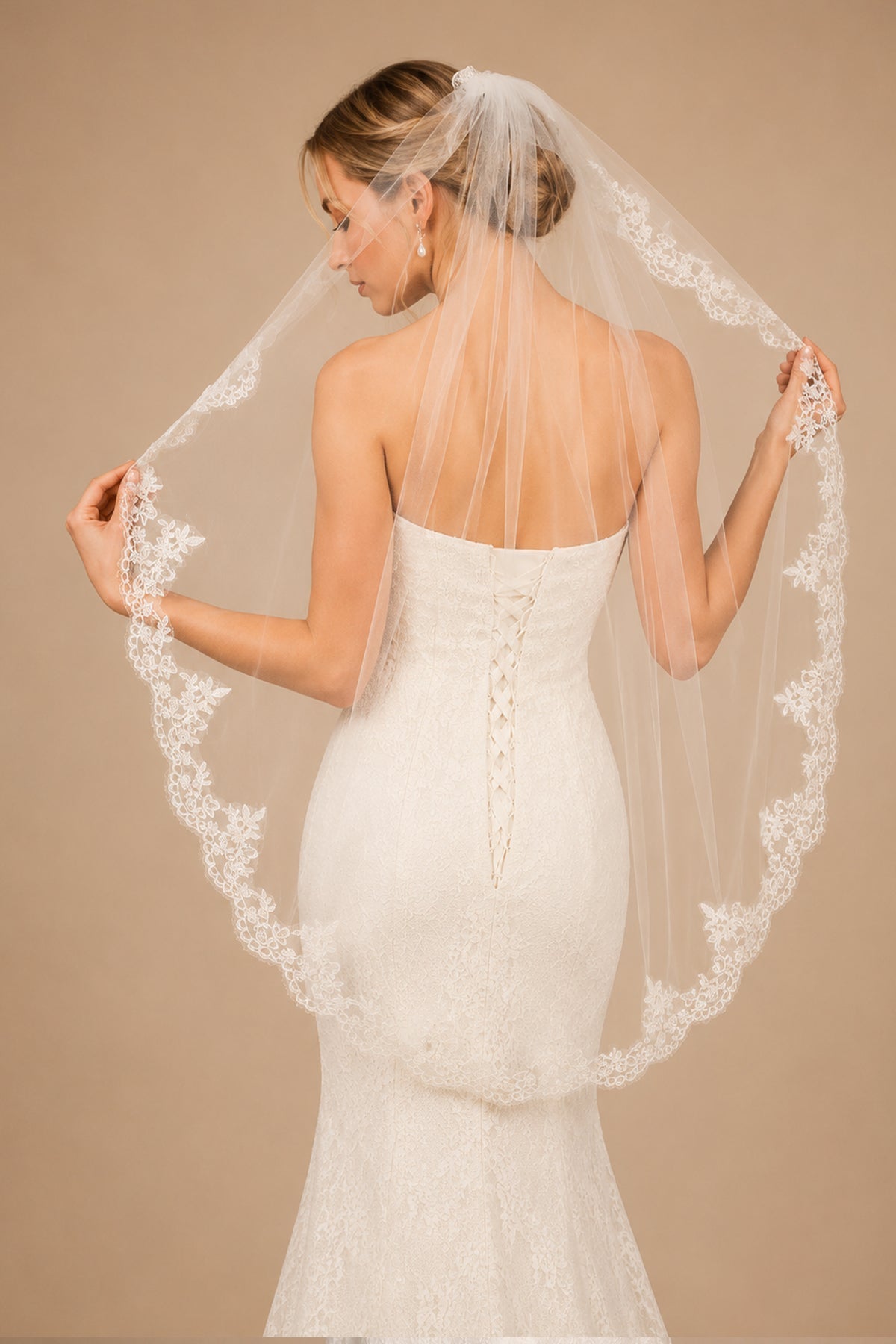 Vintage-Inspired Lace One Tier Wedding Veil Mantilla Veils in Ivory